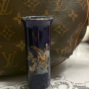 Elegant Blue Floral Vase